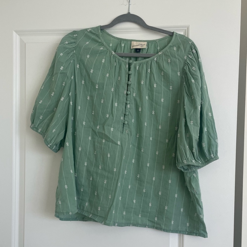 Universal Thread Top